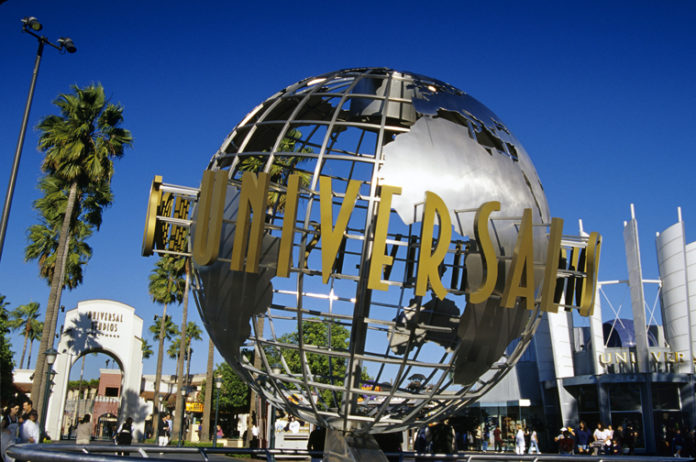 Universal Studios Entrance By Robert Landau 696x462 